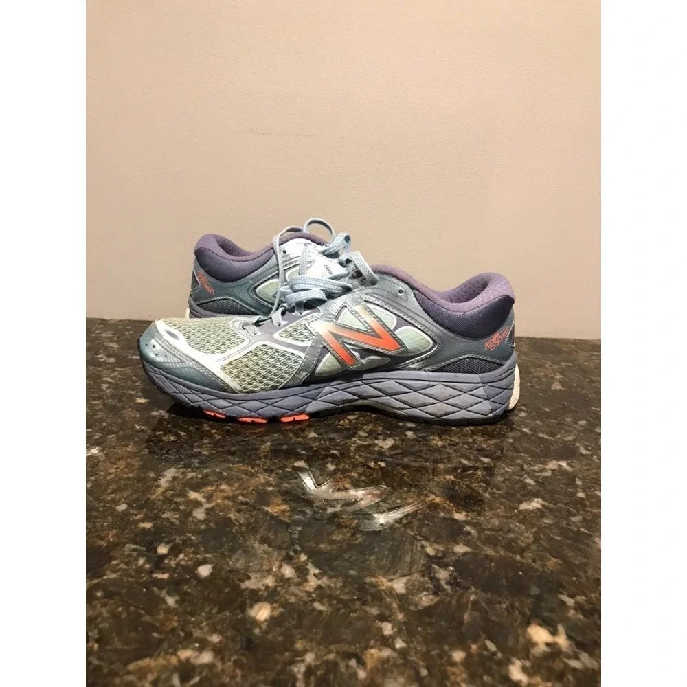 New balance womens 9 running shoes blue